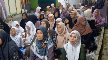 Ratusan Warga Hadiri Maulid Nabi di Sirojul Munir